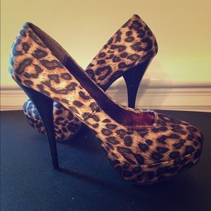 Leopard Pumps